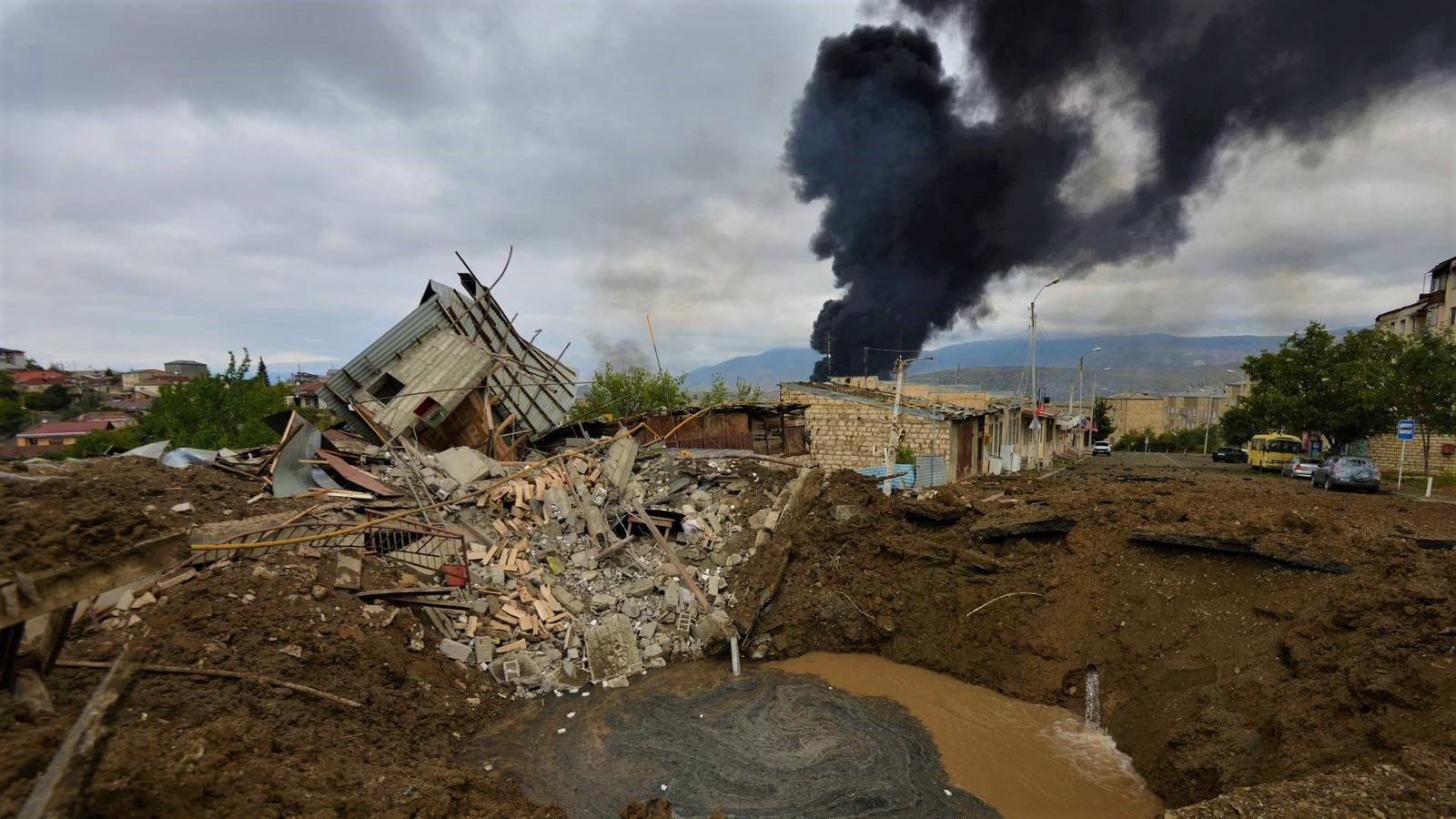 Around 1,000 have died in clashes between Armenia and Azerbaijan