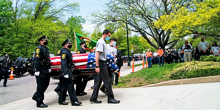 COVID-19 US reports single-day record of 3,903 deaths