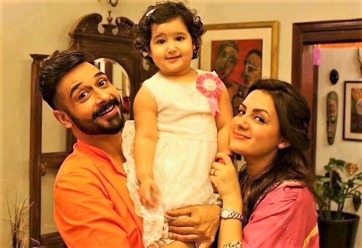 Faisal qureshi with family