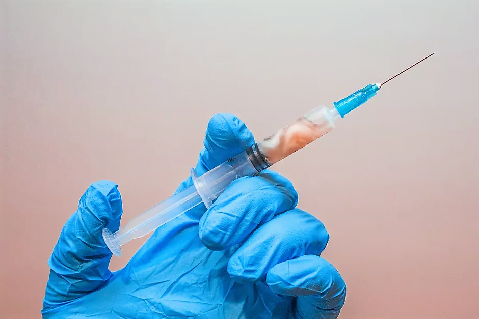 Moderna COVID-19 vaccine authorized for emergency use in US