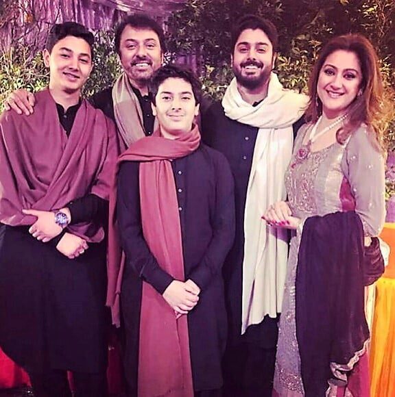 Noman Ijaz's Latest Pictures With His Family 