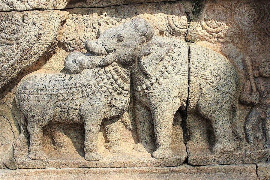 Optical illusions are also used from very ancient time, here is  Airavatesvara Temple sculpture