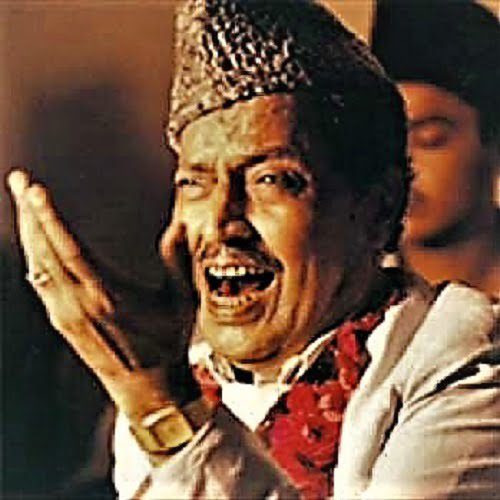 Qawwal Bahaud-din Khan performing a Qawwali of Ganj e Shakar