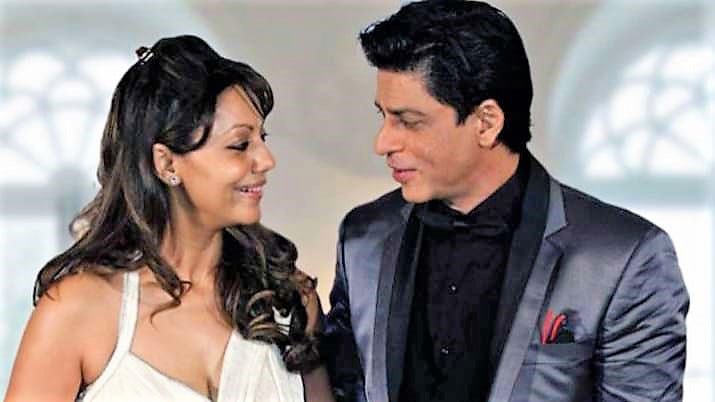 SRK holding trail of wife Gauri's dress proves he is the ultimate gentleman